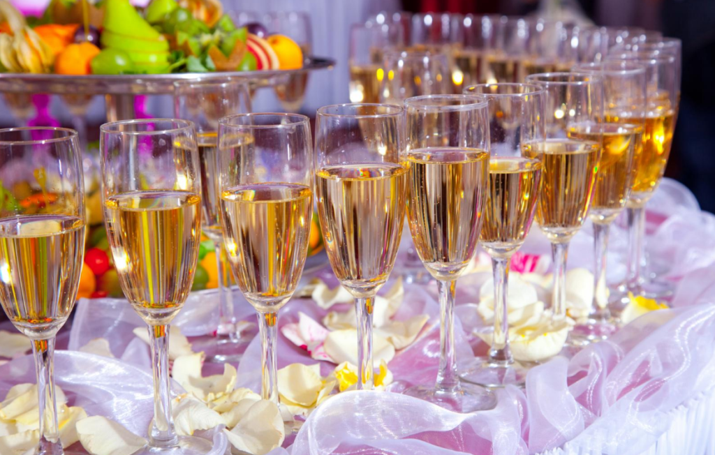 Правильный выбор напитков станут дополнительным украшением свадьбы