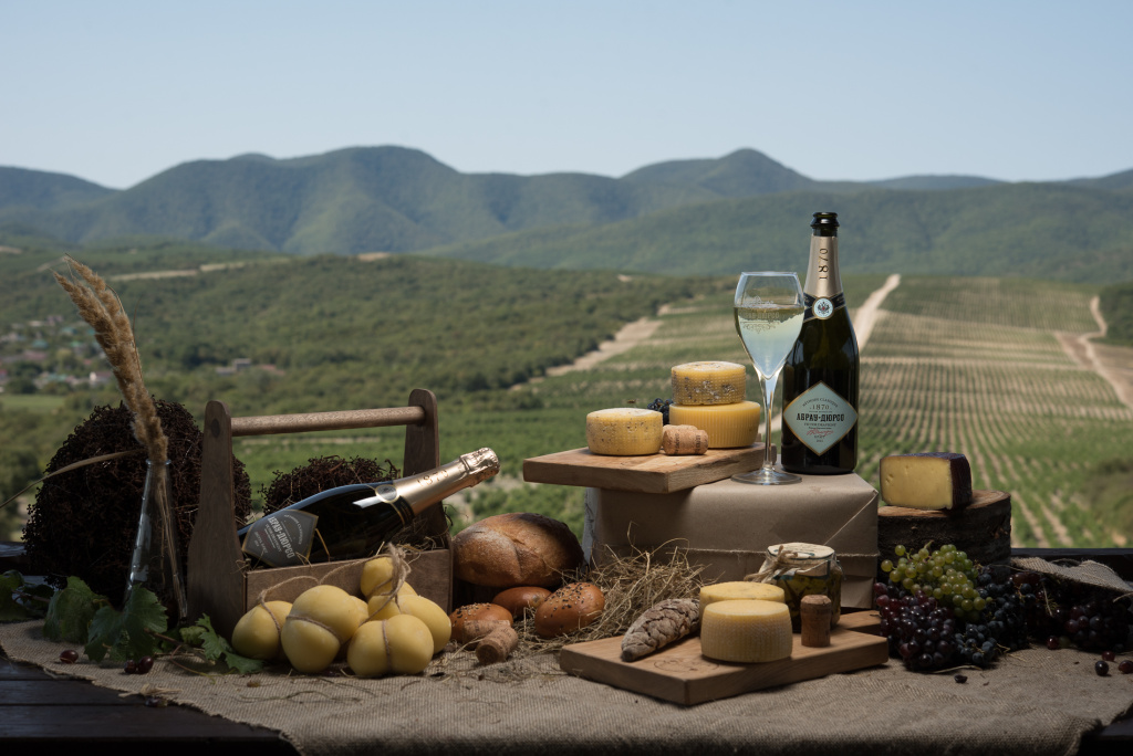 Игристые вина Абрау-Дюрсо, пожалуй, являются одними из наиболее узнаваемых в стране